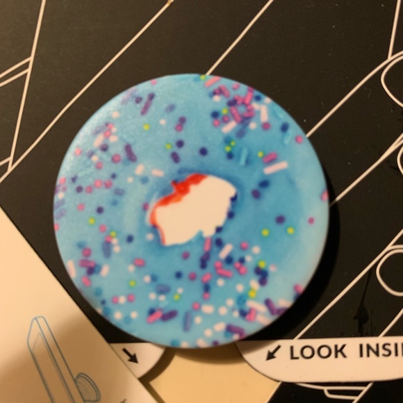 Pop sockets! - Picture 2 of 4